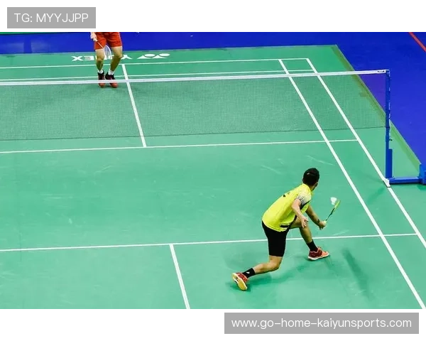 羽毛球反手挑球贴线过网,美得不像实力 羽毛球反手挑球贴线过网,美得不像实力