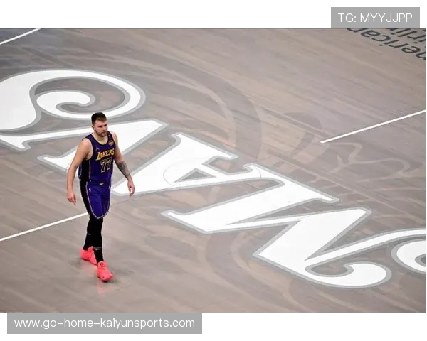 东契奇后撤步完成高难度出手,达拉斯领先优势拉开